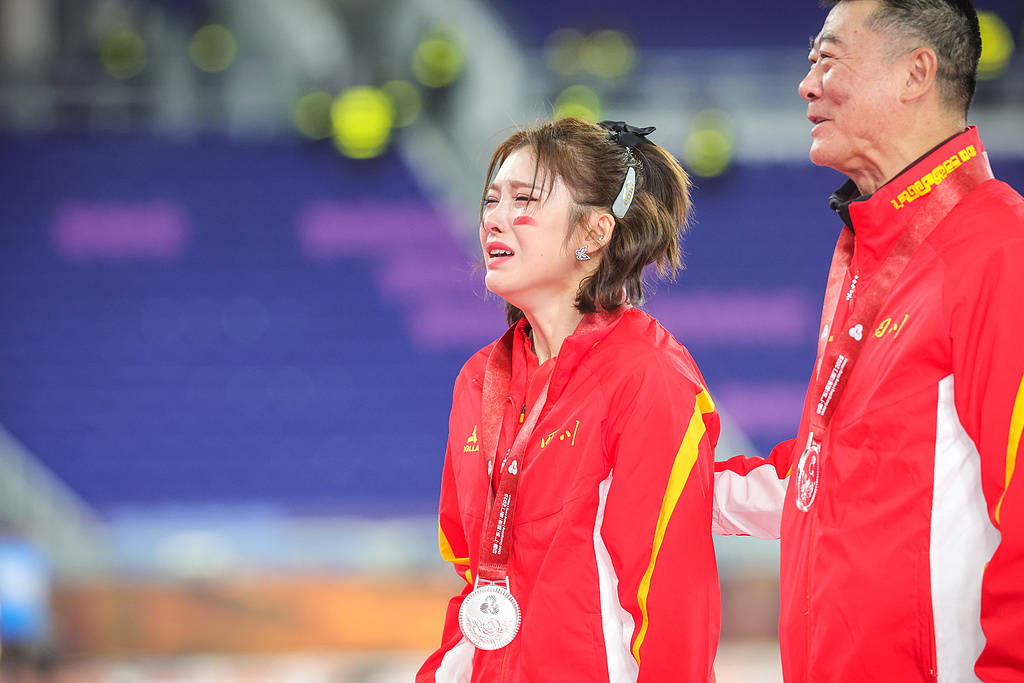 吴艳妮摘银颁奖台上仰面爆哭<strong></p>
<p>币安binance官网</strong>，她向粉丝和家人鞠躬，“给自己打0分，对不起你们”