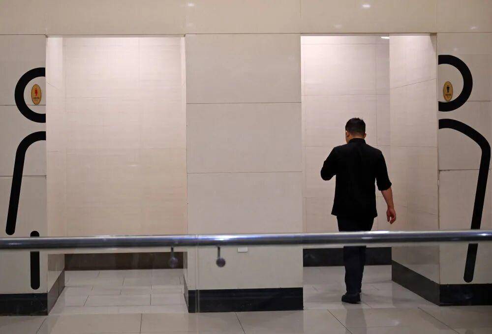 “我只想上个厕所<strong></p>
<p>币安binance官网</strong>，别考我了行不行！”