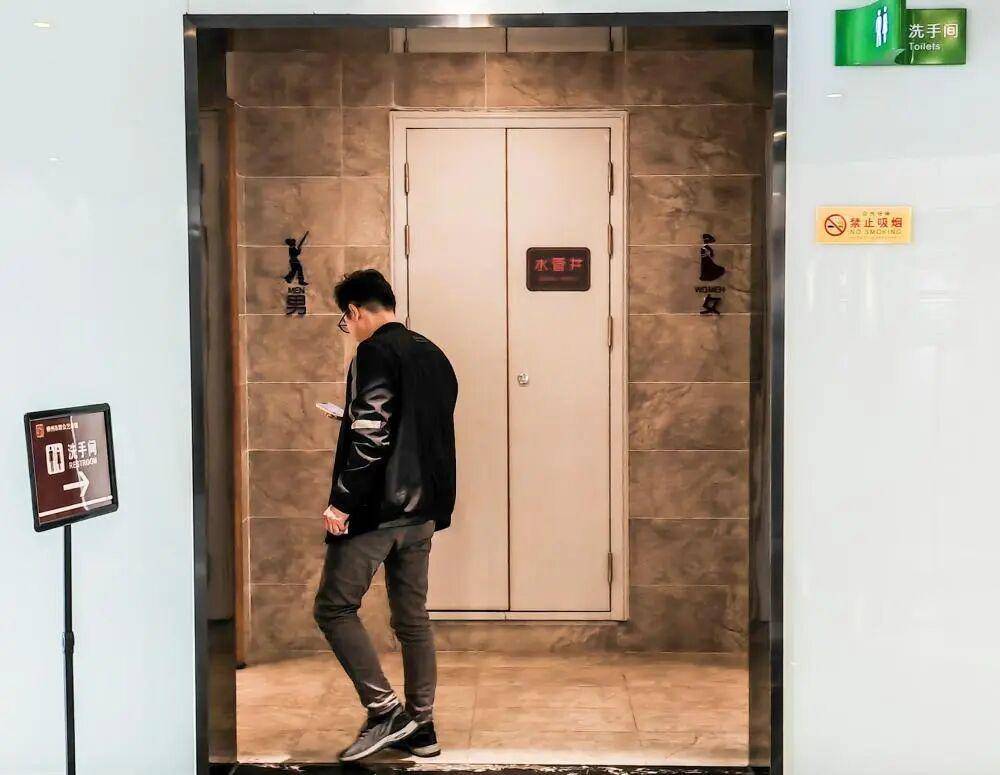 “我只想上个厕所<strong></p>
<p>币安binance官网</strong>，别考我了行不行！”