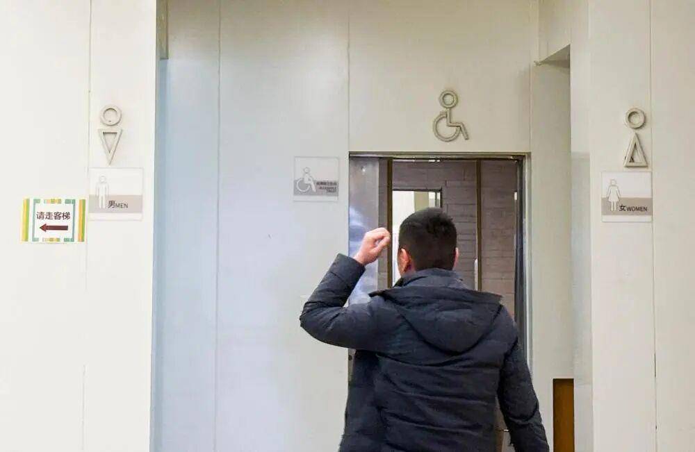 “我只想上个厕所<strong></p>
<p>币安binance官网</strong>，别考我了行不行！”