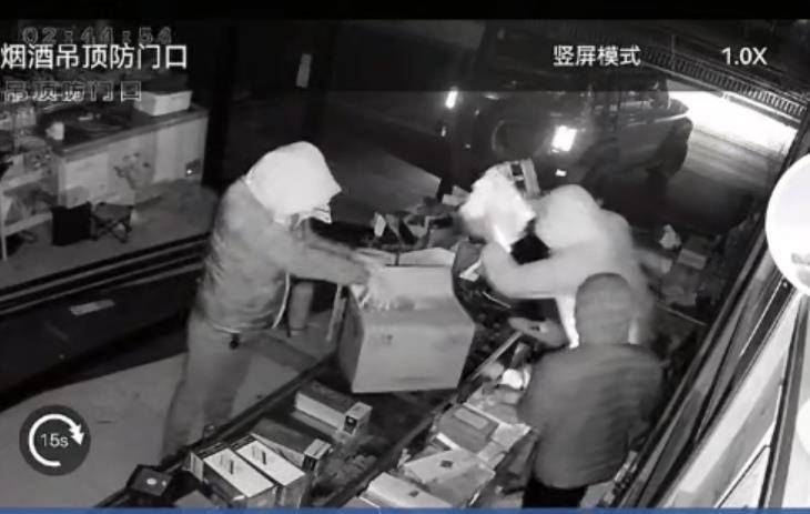 多名男子开越野车撞开烟酒店大门行窃<strong></p>
<p>binance官网</strong>，失主报案称损失超20万元，警方回应