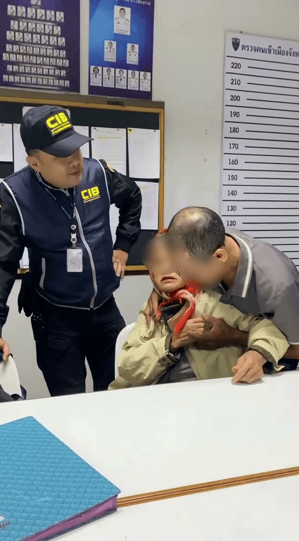 泰国女子涉嫌贩毒被抓<strong></p>
<p>binance官网</strong>,竟在警察面前上演“鬼上身”