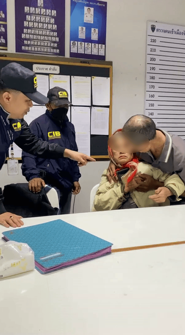 泰国女子涉嫌贩毒被抓<strong></p>
<p>binance官网</strong>,竟在警察面前上演“鬼上身”