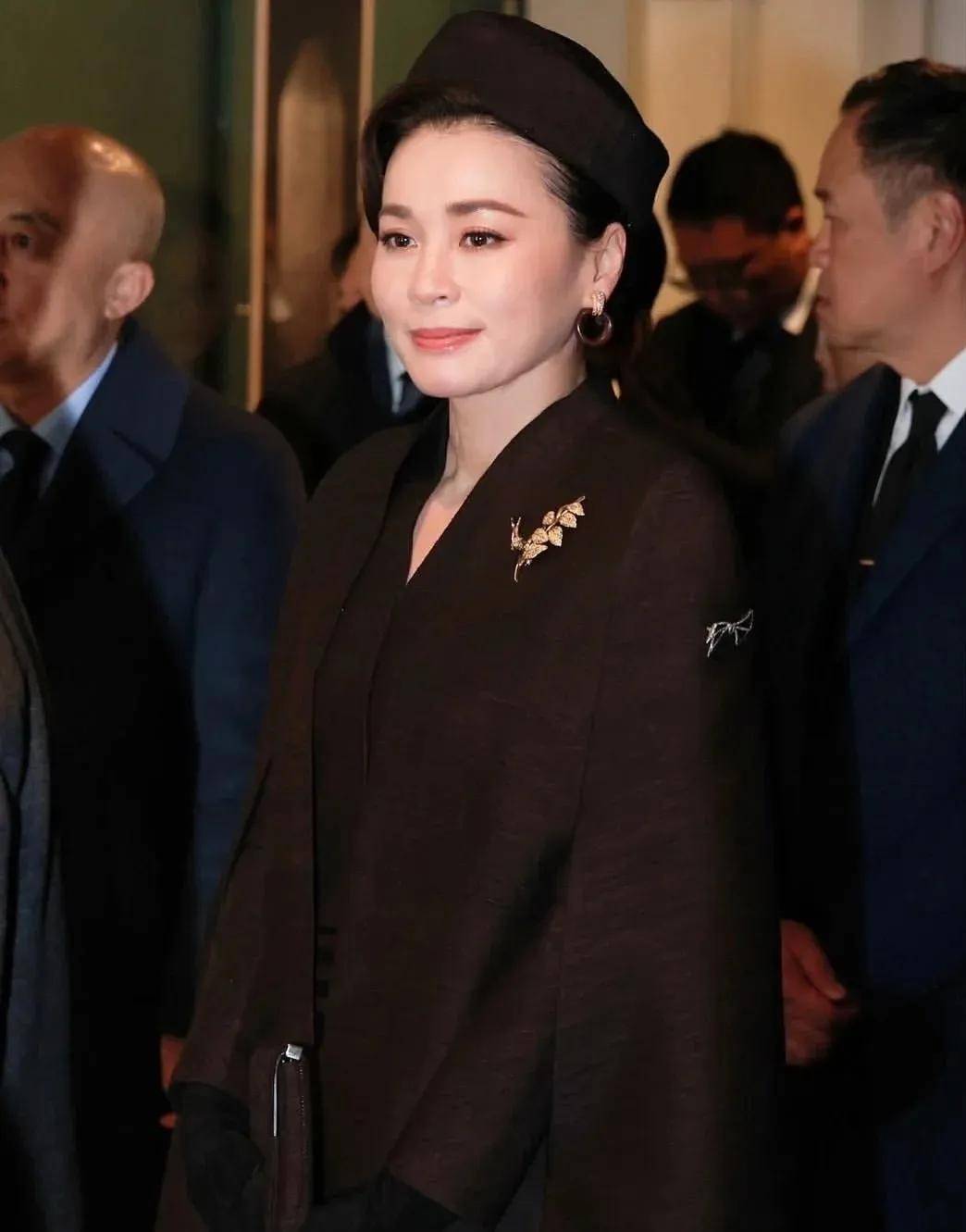 泰国王后访华“穿搭九宫格”出圈<strong></p>
<p>binance官网</strong>,隆重珠宝展现用心诚意