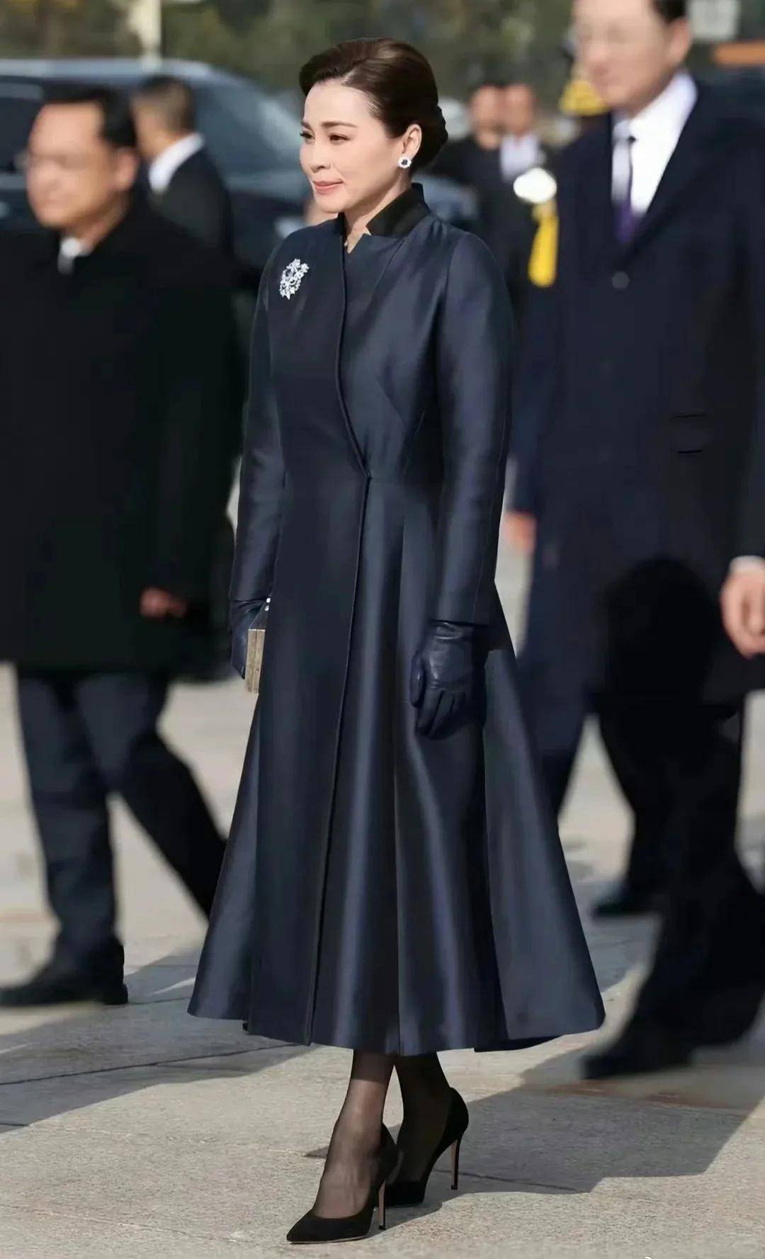 泰国王后访华“穿搭九宫格”出圈<strong></p>
<p>binance官网</strong>,隆重珠宝展现用心诚意