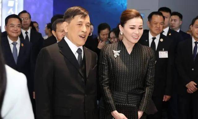 泰国王后访华“穿搭九宫格”出圈<strong></p>
<p>binance官网</strong>,隆重珠宝展现用心诚意