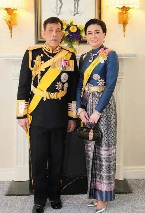 泰国王后访华“穿搭九宫格”出圈<strong></p>
<p>binance官网</strong>,隆重珠宝展现用心诚意