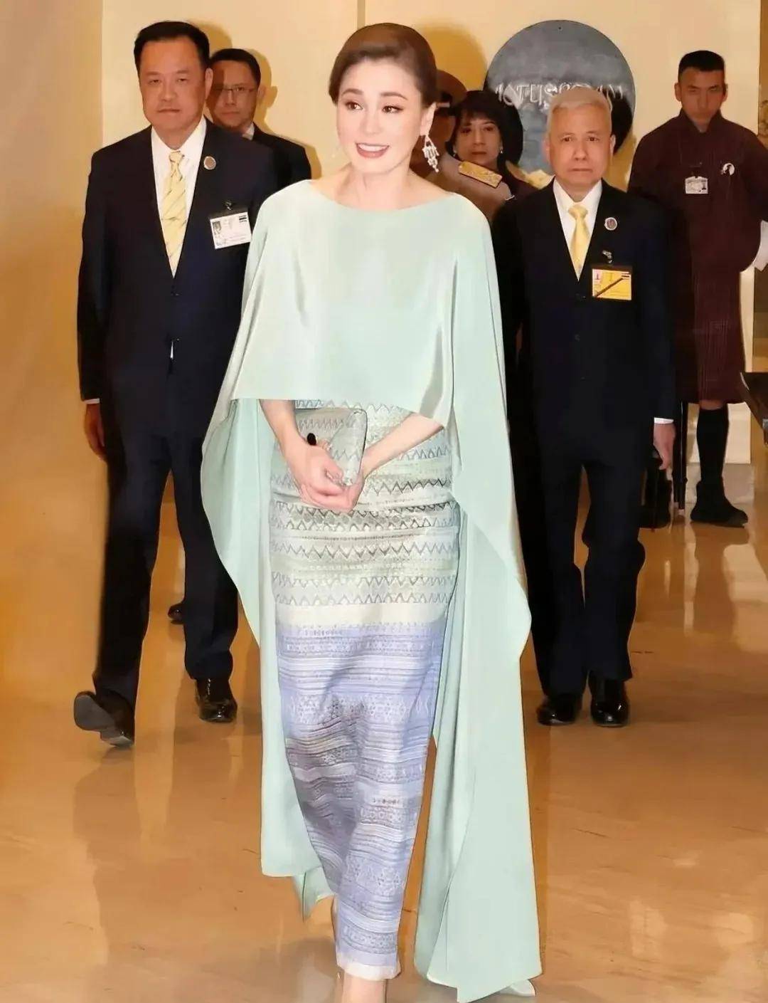 泰国王后访华“穿搭九宫格”出圈<strong></p>
<p>binance官网</strong>,隆重珠宝展现用心诚意