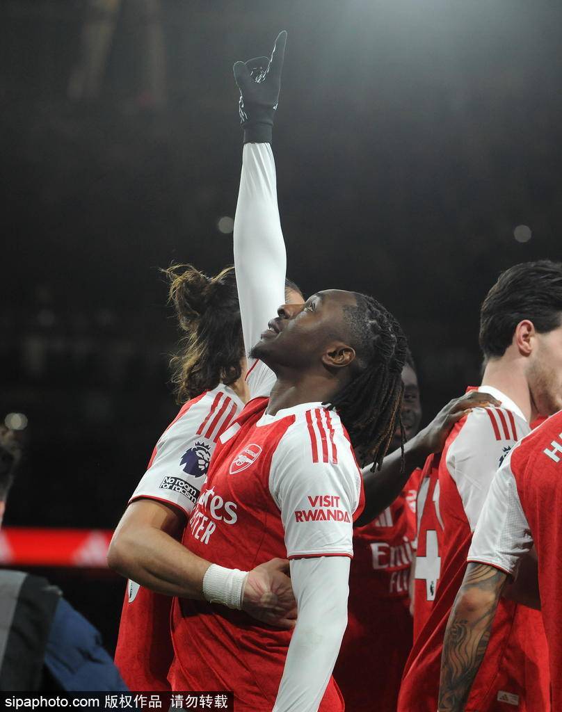 英超-埃泽戴帽特罗萨德传射 阿森纳4-1热刺以6分优势领跑