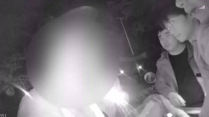 扬州一女子刷短视频惹祸:偷偷去银行取了6万现金<strong></p>
<p>binance平台</strong>,结果……