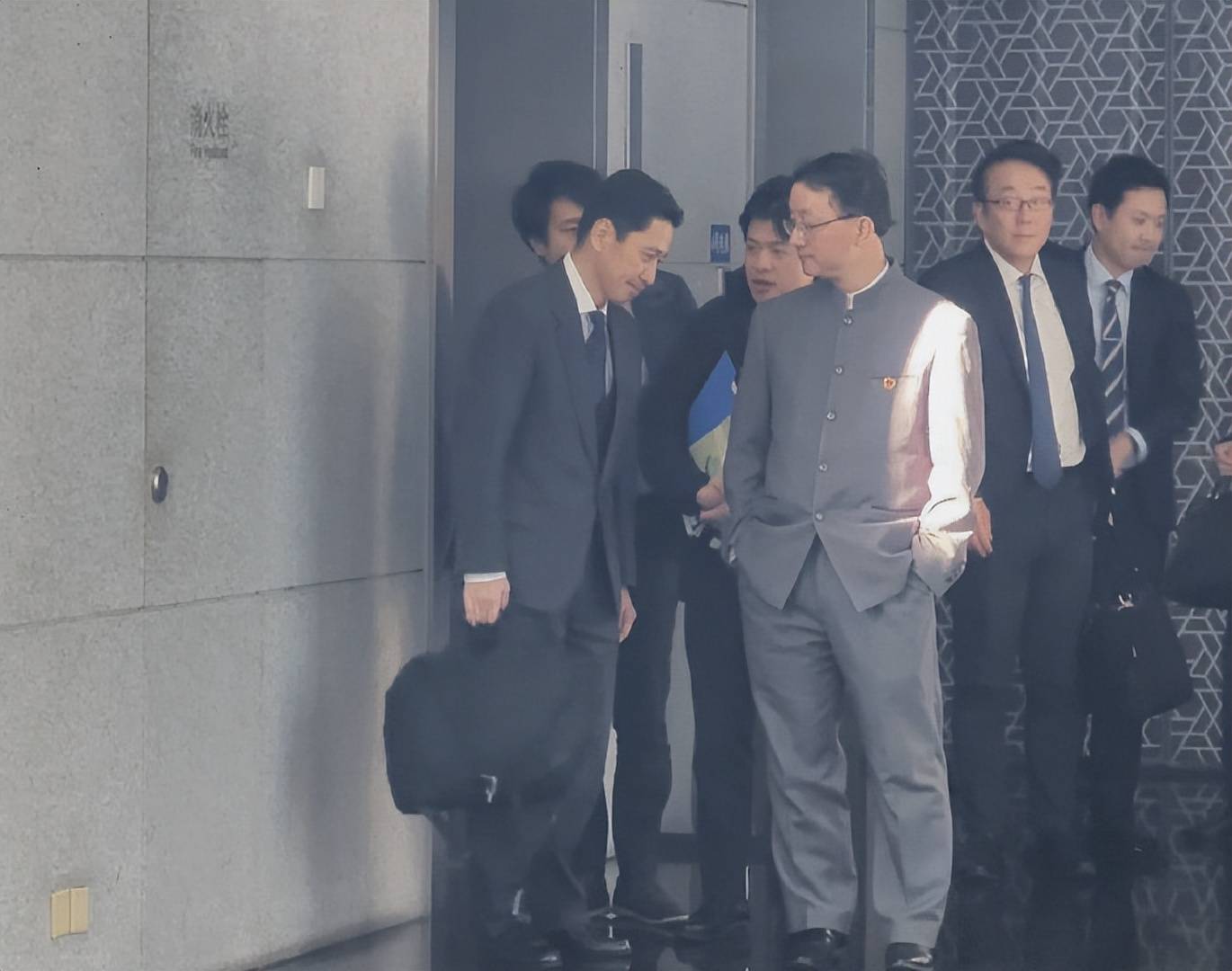 接连3天3个不受欢迎的人访华<strong></p>
<p>binance平台</strong>,释放出怎样的信号?