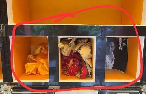 翁静晶再回应亡夫刘家良骨灰被盗:匪徒要求百万美元赎金<strong></p>
<p>Binance下载</strong>,否则就把骨灰冲进厕所