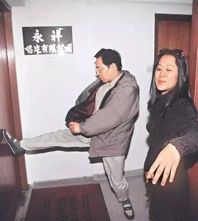 考古|港圈富二代曝被百名女星投怀送抱?交往3个女友雨露均沾<strong></p>
<p>币安binance</strong>,他是现代韦小宝