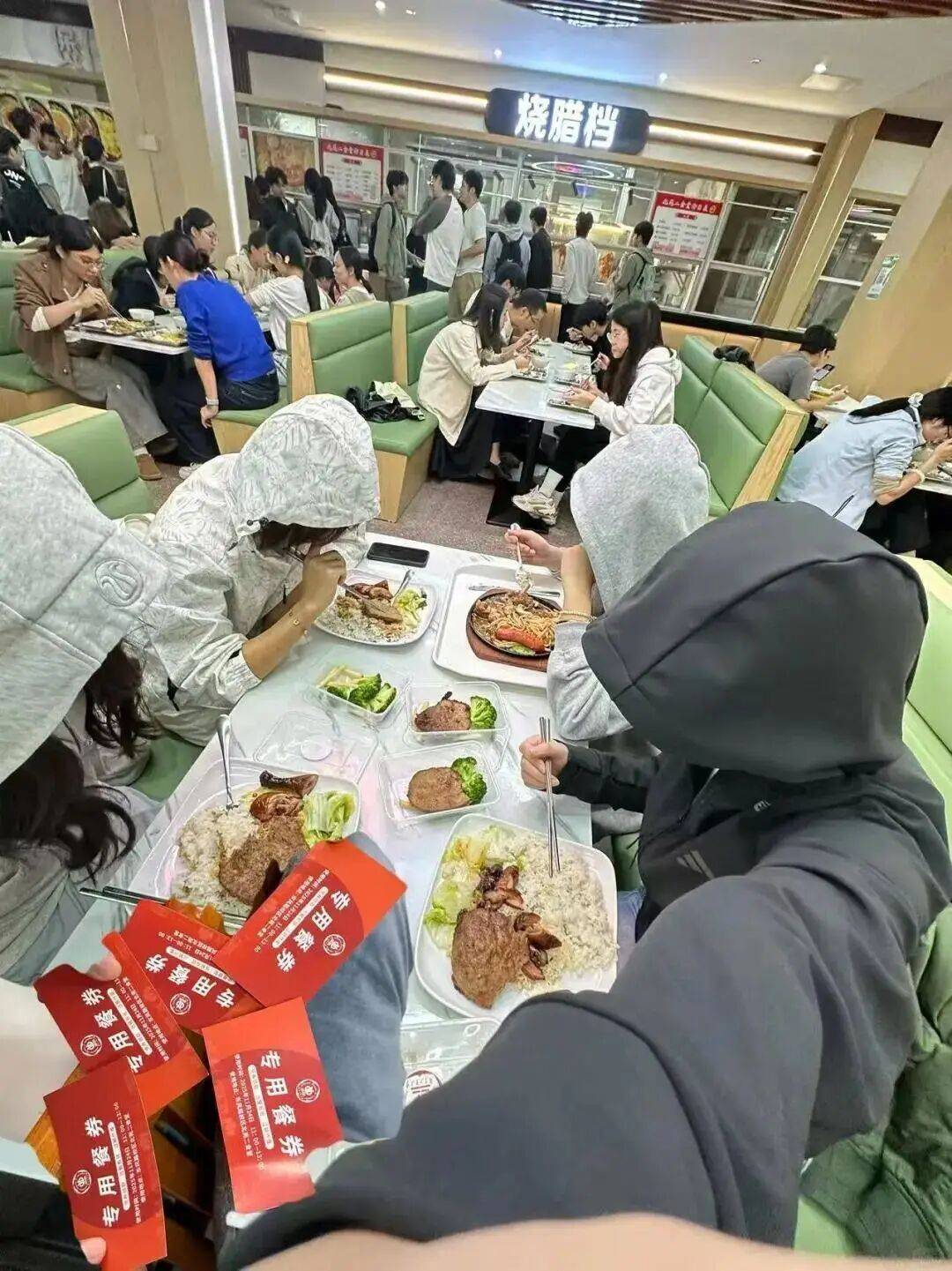 广东工业大学请6万师生吃牛扒<strong></p>
<p>币安binance</strong>，校方回应：因近期学校喜事很多