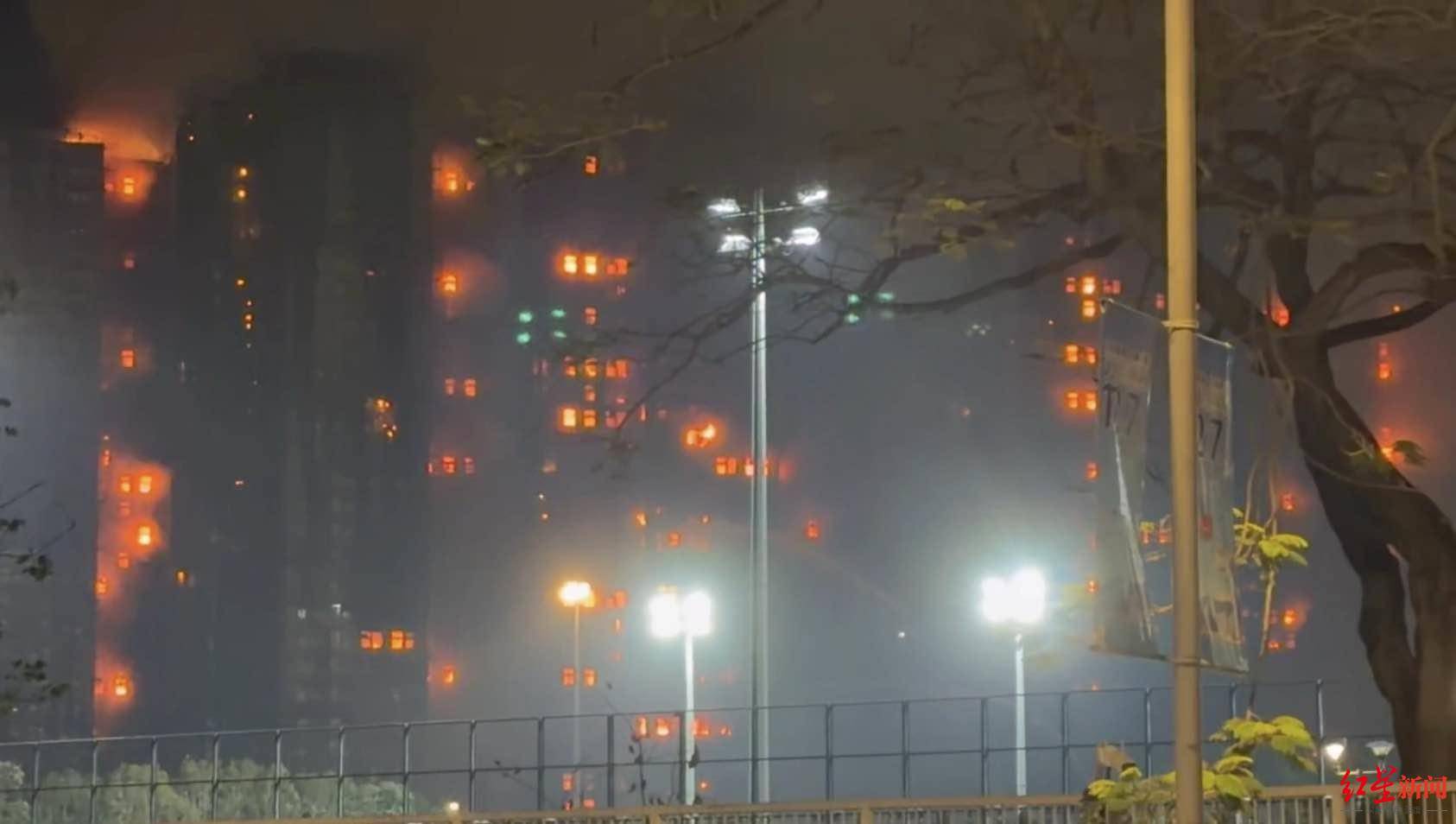 红星新闻实探香港宏福苑大火现场:警员称第一次遇到这么大火<strong></p>
<p>binance交易所</strong>,餐厅老板自发为救援人员送餐