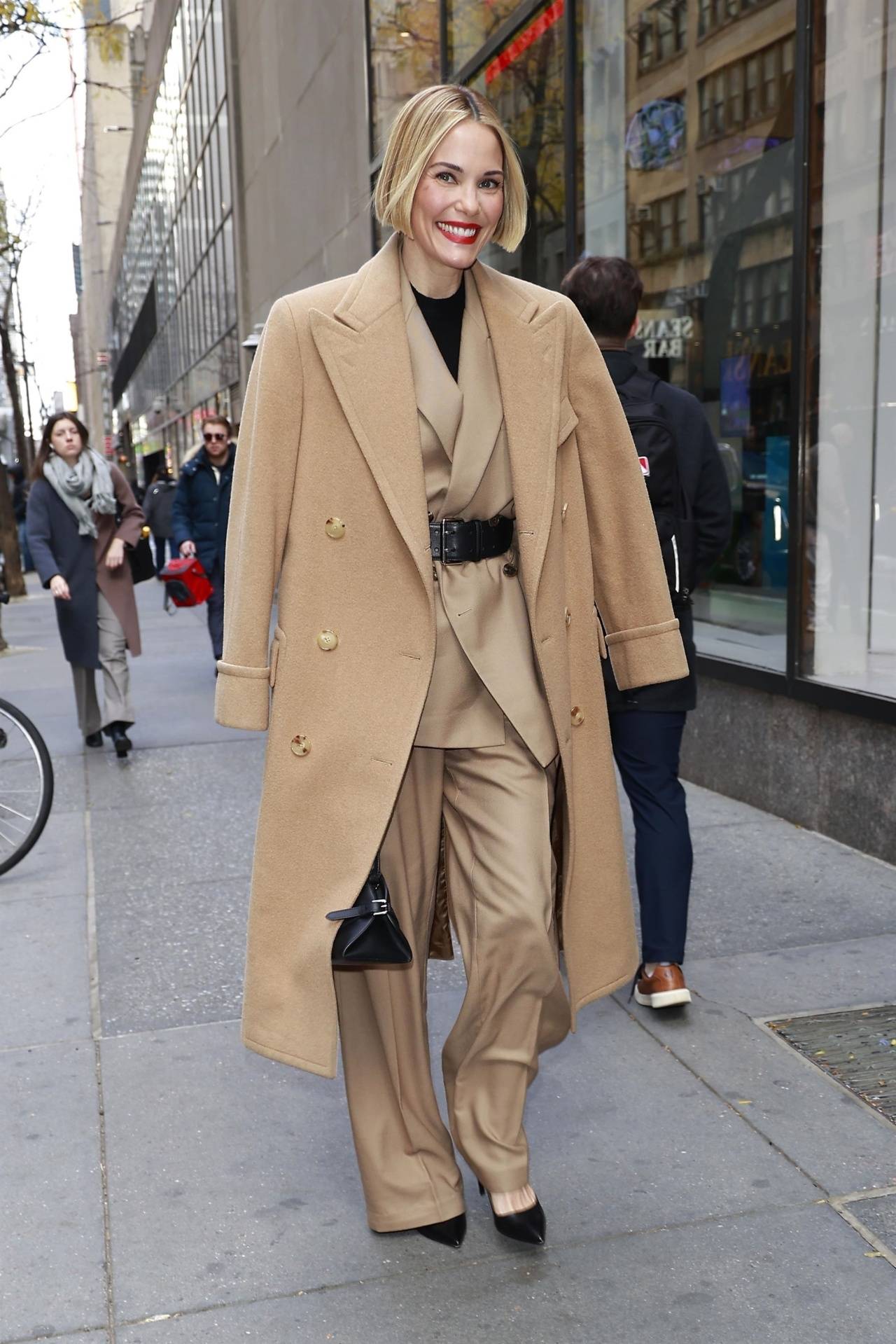 巩俐、梅姨、高圆圆...Power女性冬天少不了一件驼色大衣<strong></p>
<p>binance交易所</strong>!