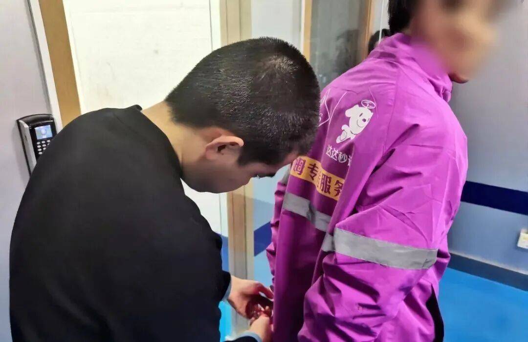 南京一山姆配送员竟是“三逃”人员<strong></p>
<p>binance交易所</strong>,送货途中被捕,山姆客服未回应录用合规性