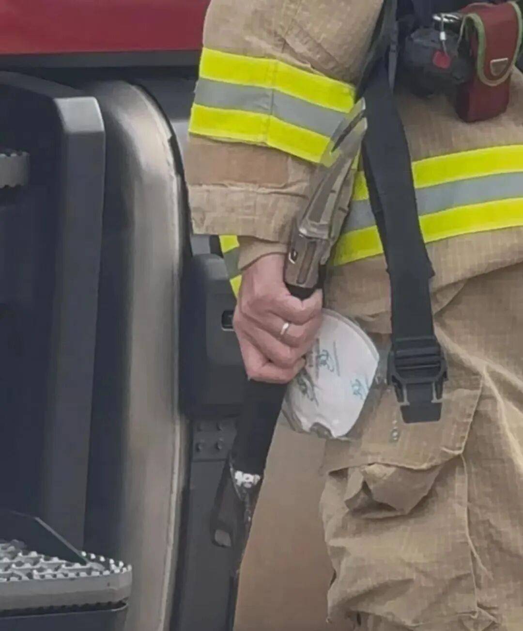 已致94人遇难<strong></p>
<p>bnb价格</strong>,李家超:望内地协助!廉政公署:或涉贪污!这一幕令人破防