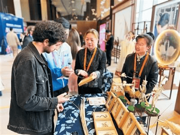 马克龙一路追着它俩<strong></p>
<p>bnb价格</strong>,抢先一步要访华!