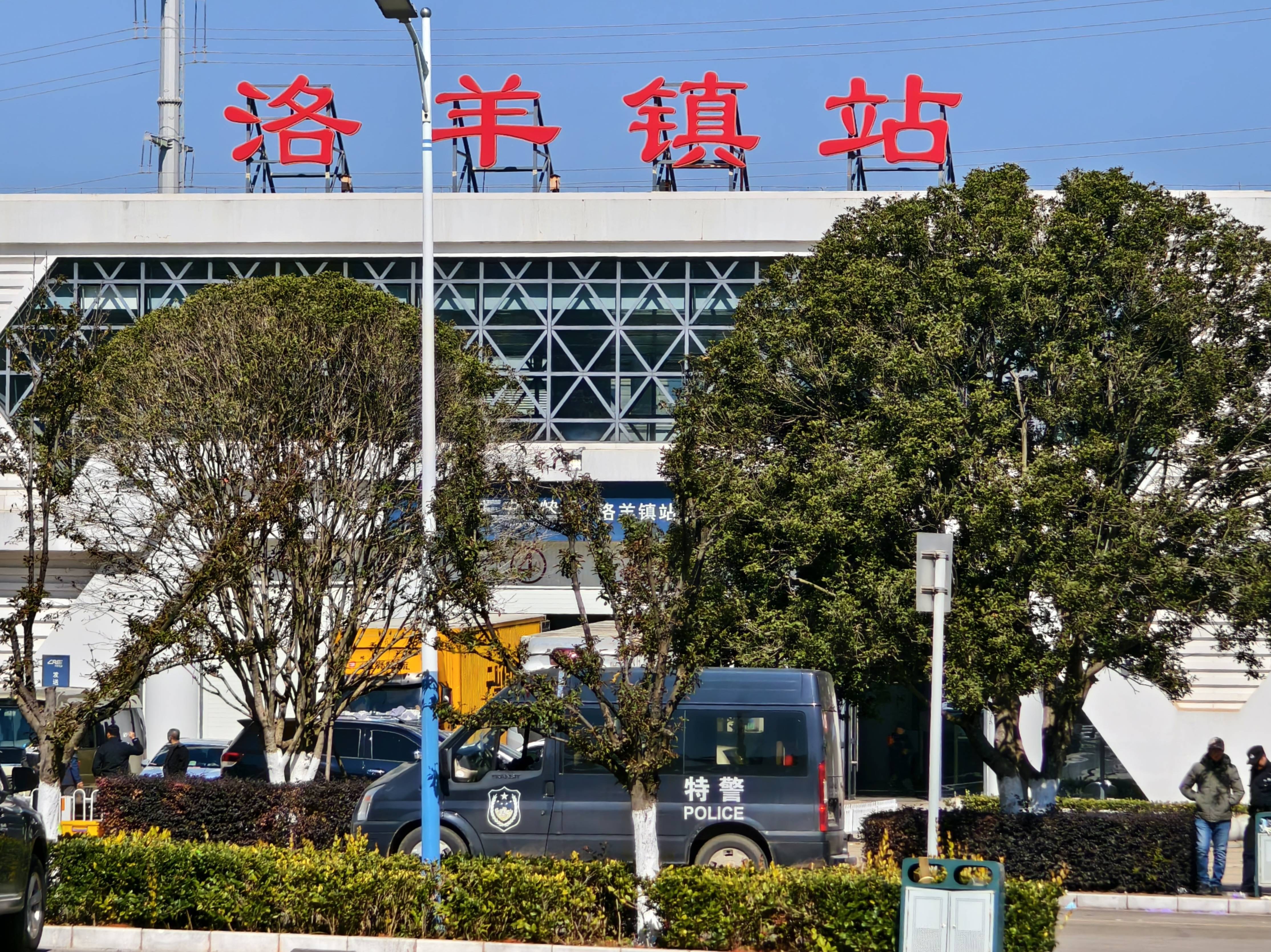 昆明发生试验列车撞施工作业人员事故，开屏新闻记者探访现场