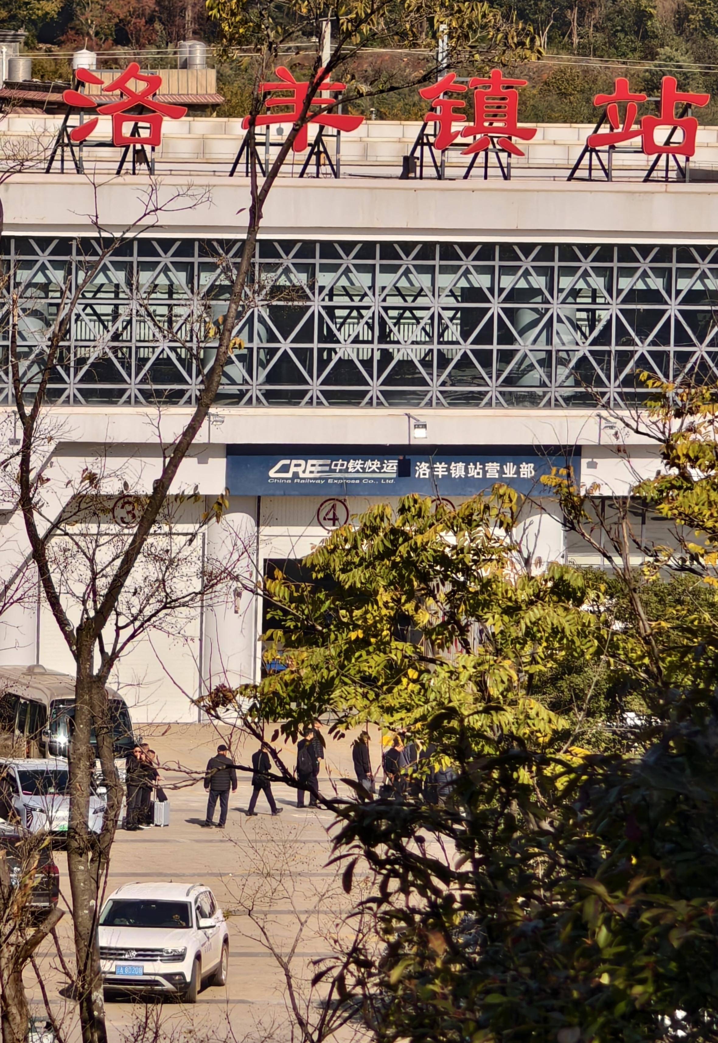 昆明发生试验列车撞施工作业人员事故<strong></p>
<p>bnb价格</strong>,开屏新闻记者探访现场