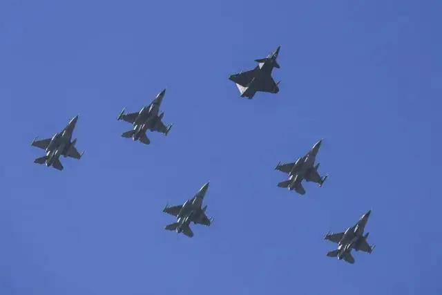 我们落后了？土耳其完成“世界首次无人机发射空空弹”<strong></p>
<p>eos币</strong>，性能如何