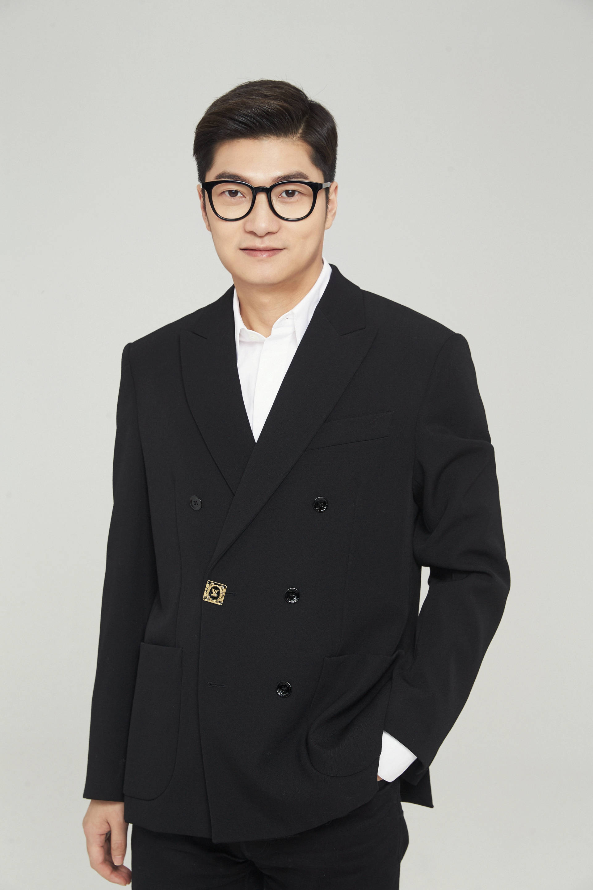 直播网红批量撤离杭州？遥望科技董事长谢如栋：未观察到该现象，行业分配正从头部主播高收入趋向更均衡