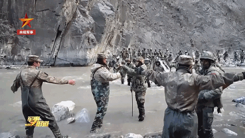 第一个扑向祁团长的印军黄种人面孔<strong></p>
<p>eos币</strong>,他到底是什么人?