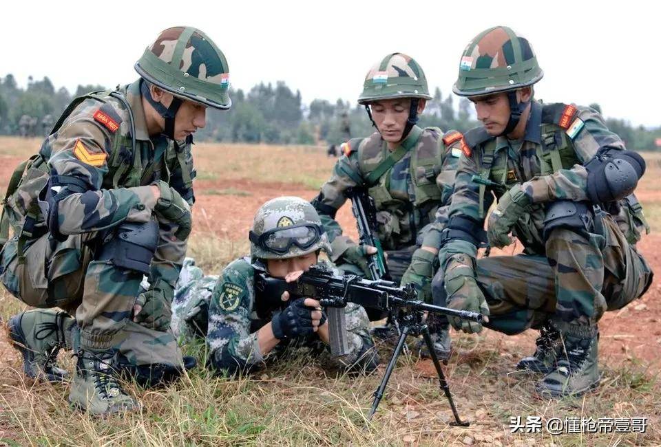 第一个扑向祁团长的印军黄种人面孔<strong></p>
<p>eos币</strong>,他到底是什么人?