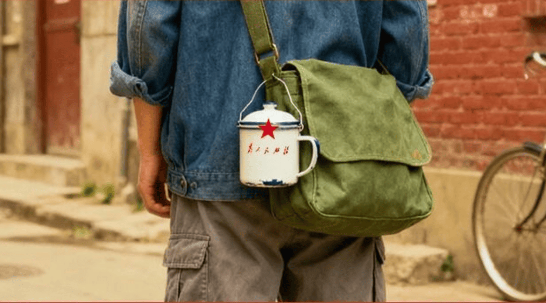 “50块帆布包配3000块包挂”<strong></p>
<p>eos币</strong>,时髦年轻人背半个身家出门