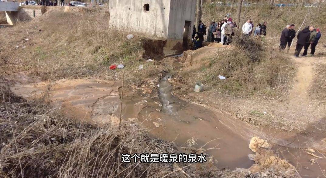 干枯了三十多年<strong></p>
<p>ok交易所下载</strong>,郑州“母亲河”贾鲁河源头泉水复涌,水温近30℃,附近民众兴奋不已,奔走相告