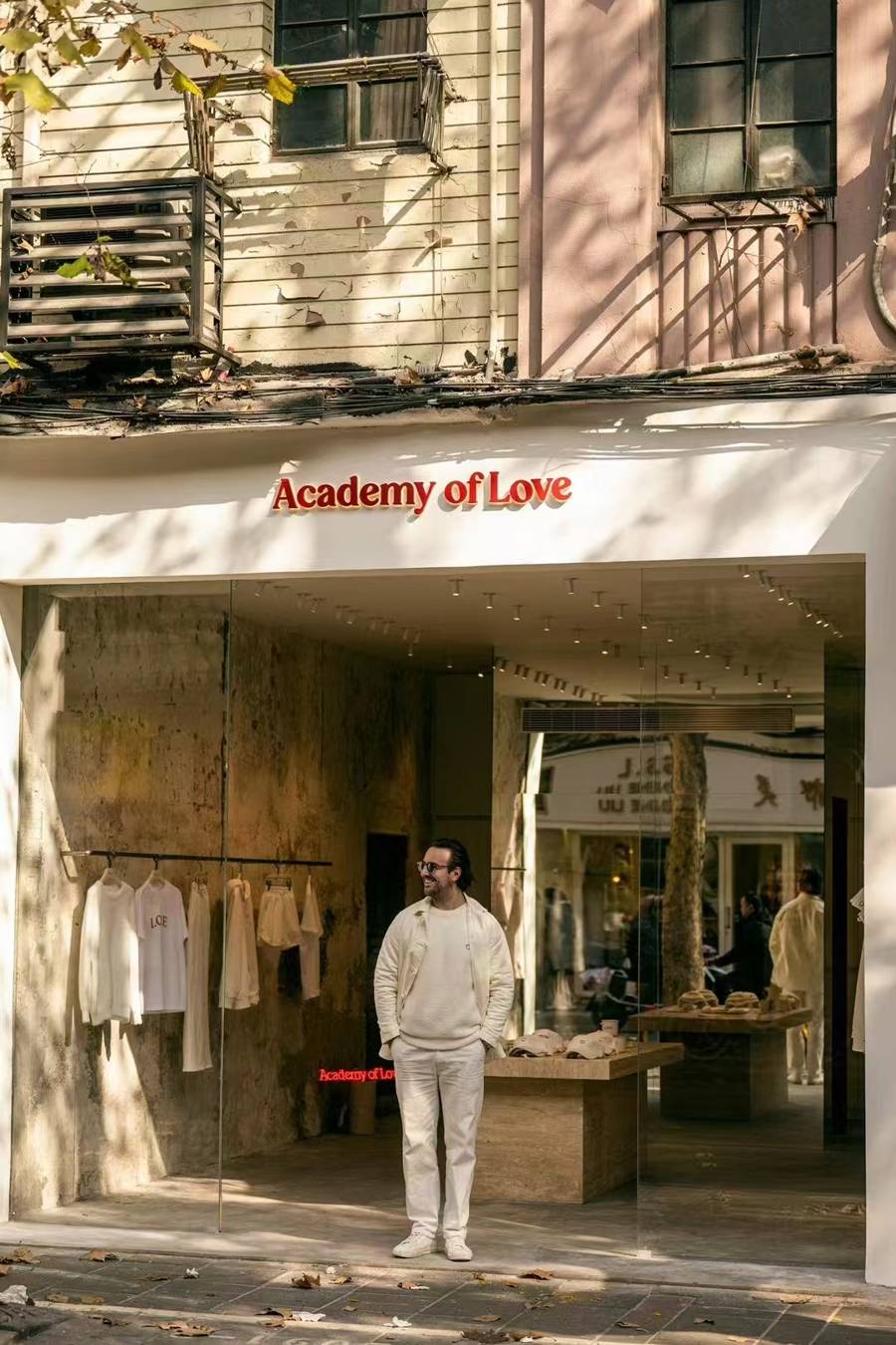 法国人在上海开店<strong></p>
<p>Sol</strong>，只卖白色衣服竟然火了丨上海滩上洋掌柜