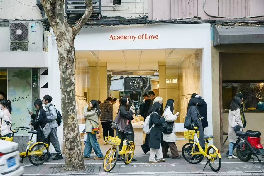 法国人在上海开店<strong></p>
<p>Sol</strong>，只卖白色衣服竟然火了丨上海滩上洋掌柜