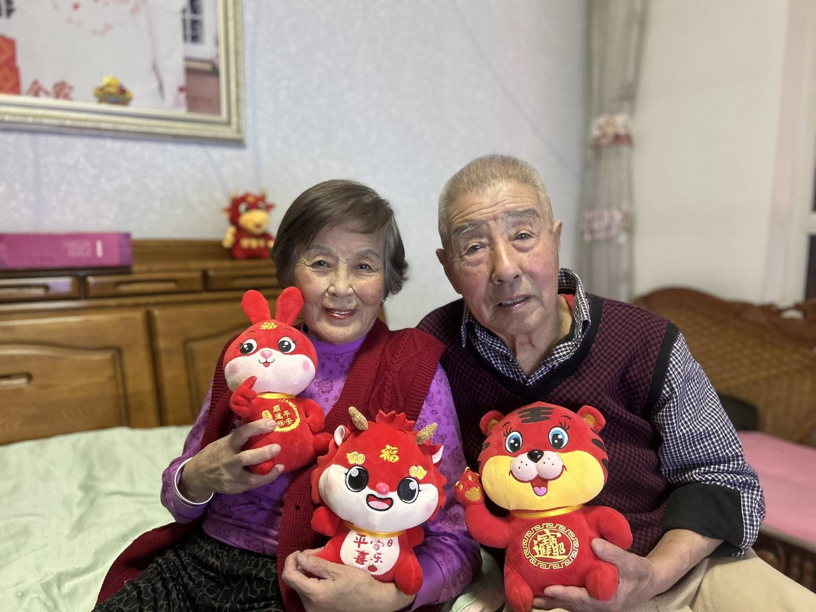 女子晒照对比奶奶自爷爷去世9个月后变化:再也不是时髦的老太太了<strong></p>
<p>Sol</strong>,评论区泪目