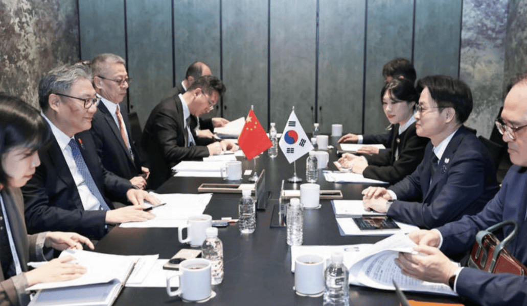 日本被彻底踢出局？中韩当面对表，石破茂辛苦布局，被高市早苗毁于一旦！