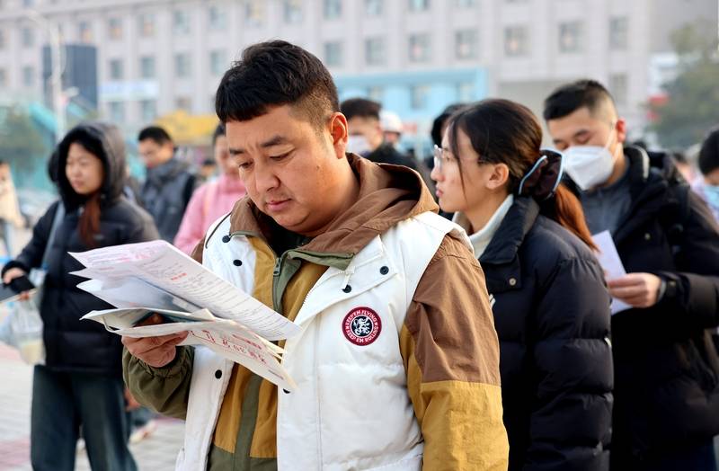 中年失业的地产人<strong></p>
<p>usdc币</strong>,挤进考公“复活赛”