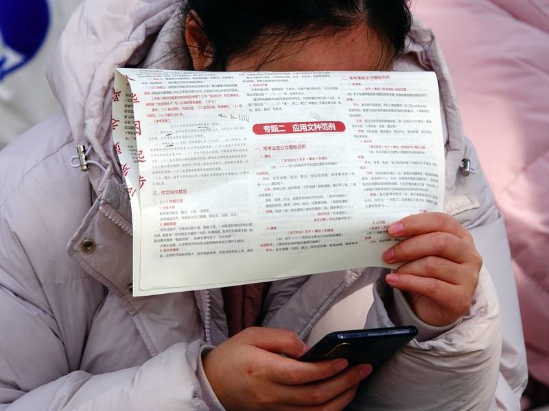 中年失业的地产人<strong></p>
<p>usdc币</strong>,挤进考公“复活赛”