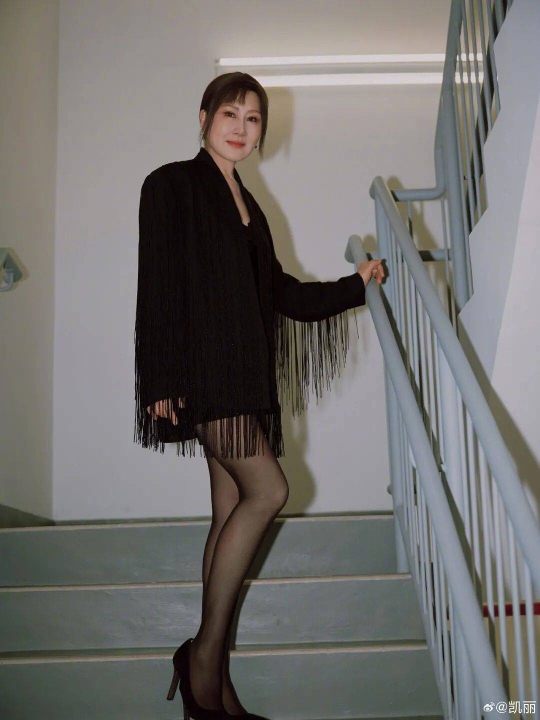 63岁女演员张凯丽晒照<strong></p>
<p>usdc币</strong>,黑丝袜配高跟鞋,曾表示:年龄阻挡不了追求美的脚步