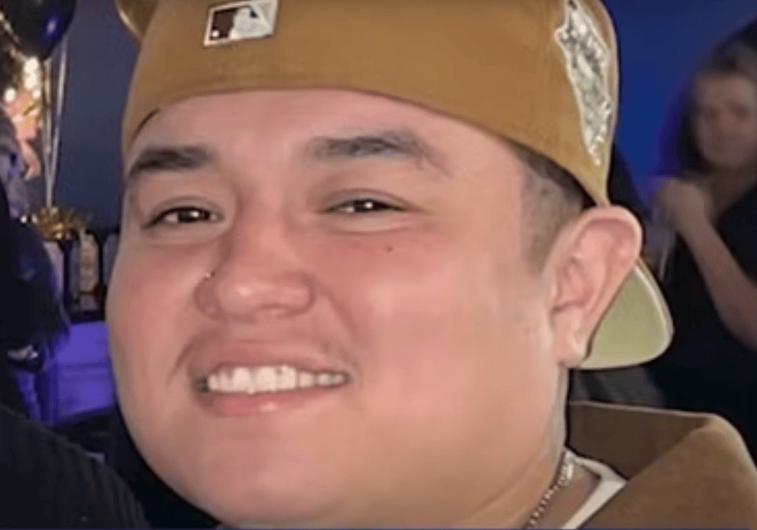 美国一父亲去殡仪馆领亡子衣物，回家倒洗衣机却看见儿子大脑