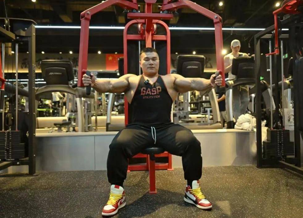 30岁健美运动员王昆去世，曾获职业赛事八连冠，离世前正筹备新健身房开业