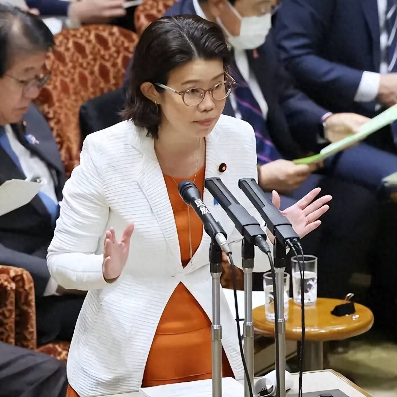 日本副外相“删号跑路”!