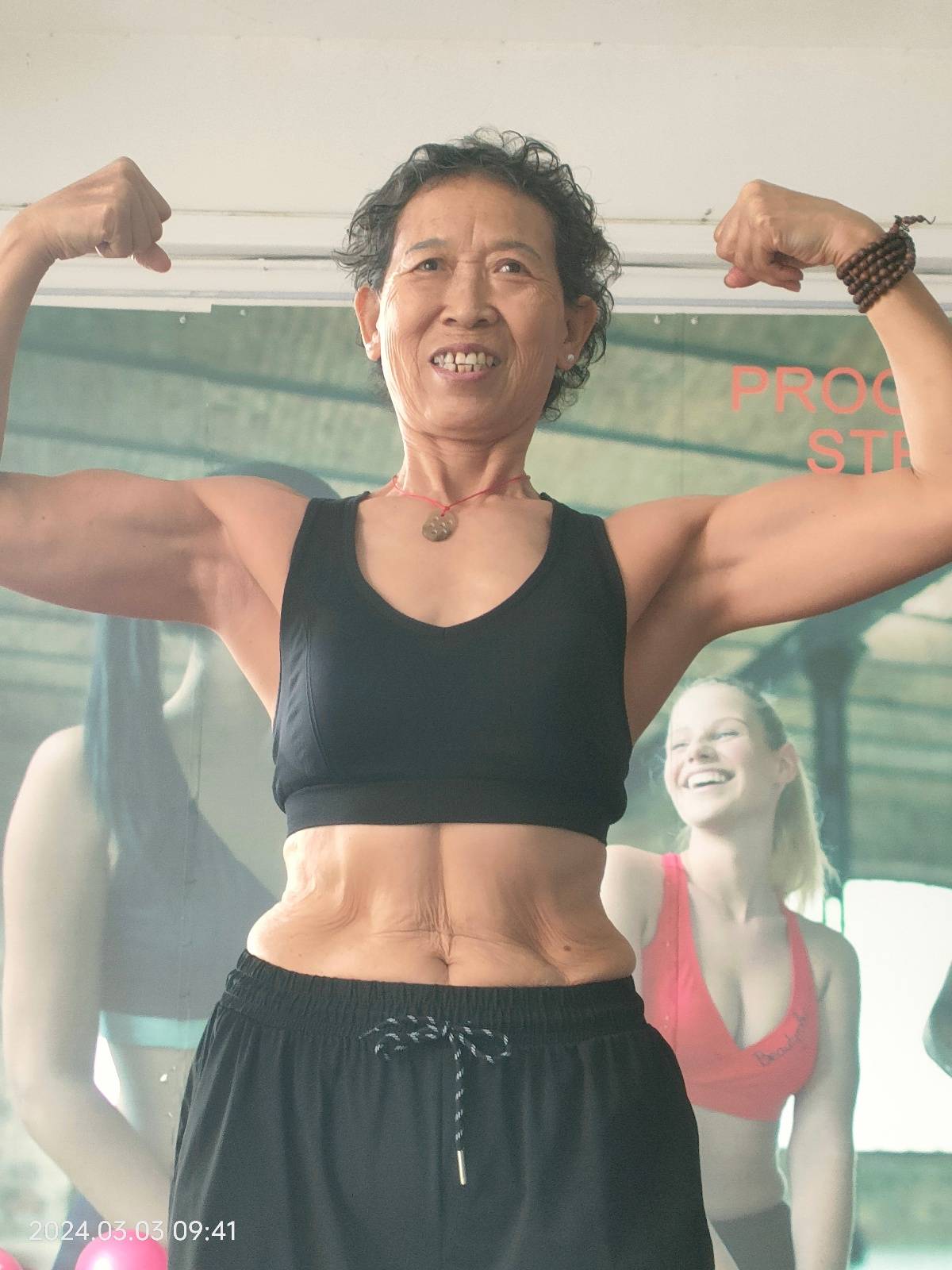 71岁奶奶获健美比赛冠军：被儿媳夸偶像<strong></p>
<p>xmr币</strong>，无视“老了就在家等死”的言论