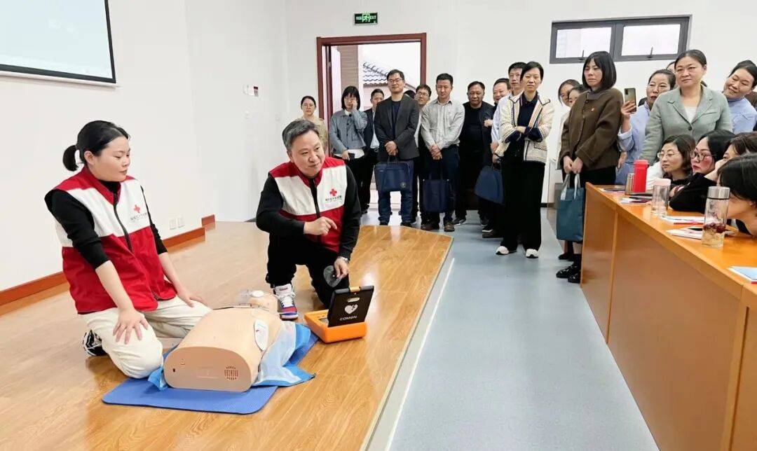 1.4万救护员+89台AED<strong></p>
<p>xmr币</strong>,随州市红十字会织密“黄金4分钟”生命网